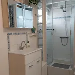 2bed House Sleeps 4 - Parking Views 3min To Town بيت للعطل *
