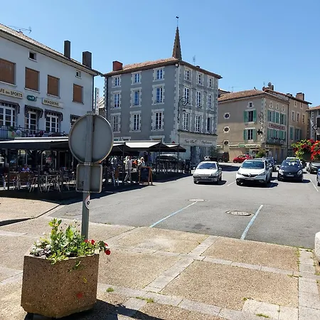 2bed House Sleeps 4 - Parking Views 3min To Town * Confolens