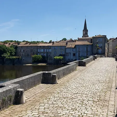 2bed House Sleeps 4 - Parking Views 3min To Town * Confolens