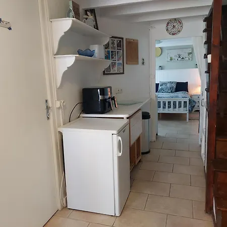 Holiday home Charming Two Bedroom With Beautiful Gardens *