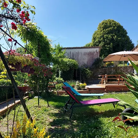Charming Two Bedroom With Beautiful Gardens *