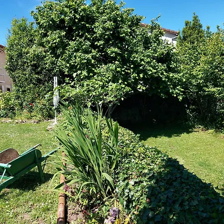 Holiday home Charming Two Bedroom With Beautiful Gardens Confolens