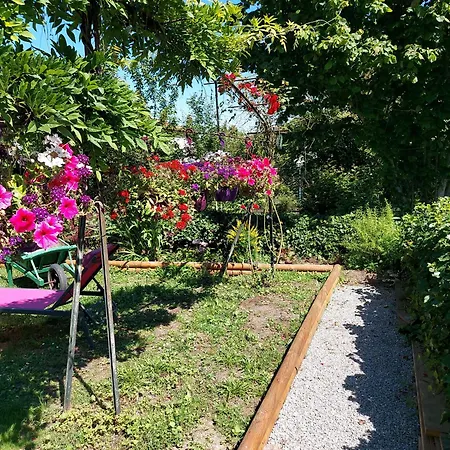 Charming Two Bedroom With Beautiful Gardens Confolens