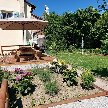 Dom wakacyjny 2bed House Sleeps 4 - Parking Views 3min To Town Confolens