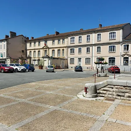 2bed House Sleeps 4 - Parking Views 3min To Town * Confolens