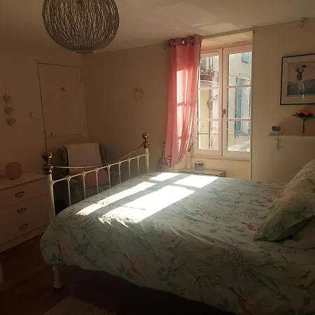 Dom wakacyjny 2bed House Sleeps 4 - Parking Views 3min To Town Confolens