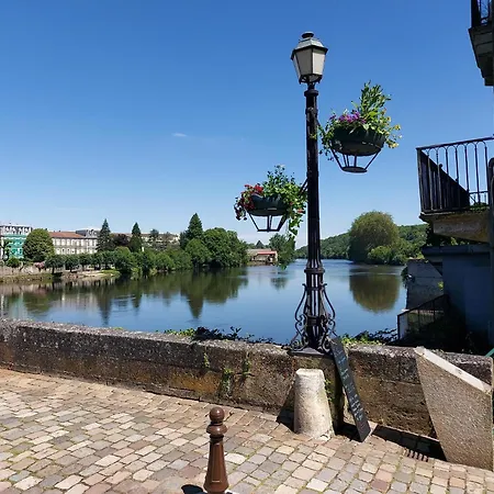 Dom wakacyjny 2bed House Sleeps 4 - Parking Views 3min To Town Confolens