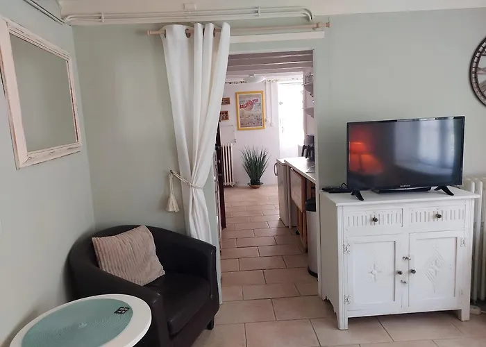 2bed House Sleeps 4 - Parking Views 3min To Town Сasa de vacaciones Confolens