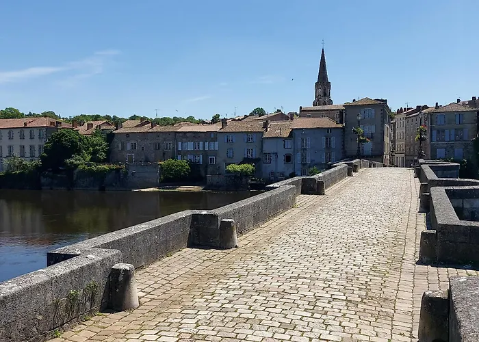 2bed House Sleeps 4 - Parking Views 3min To Town * Confolens