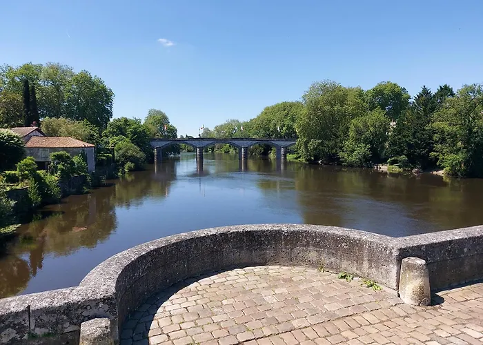 2bed House Sleeps 4 - Parking Views 3min To Town Confolens