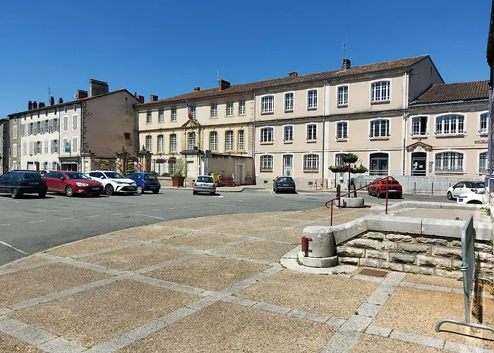 2bed House Sleeps 4 - Parking Views 3min To Town * Confolens